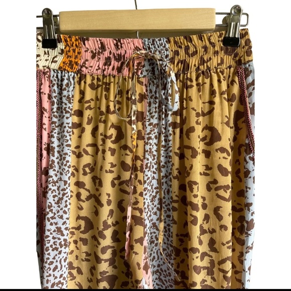 TAJ by Sabrina Crippa Animal Cheetah Leopard Print Jogger Pants Size Medium - Picture 3 of 8